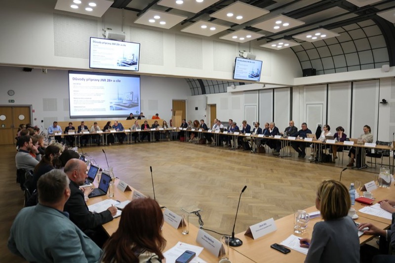 A meeting at the table — the implementation project's Steering Committee at the MMR